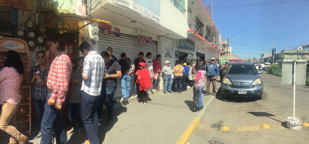 Larga espera para votar en casilla especial de Apizaco